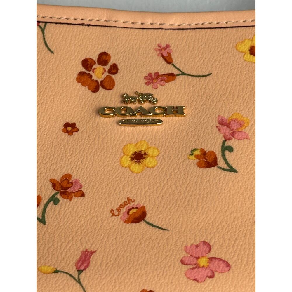 Coach City Tote Printed Coated CanvasWith Smooth Leather Handles And Trim - Picture 2 of 8